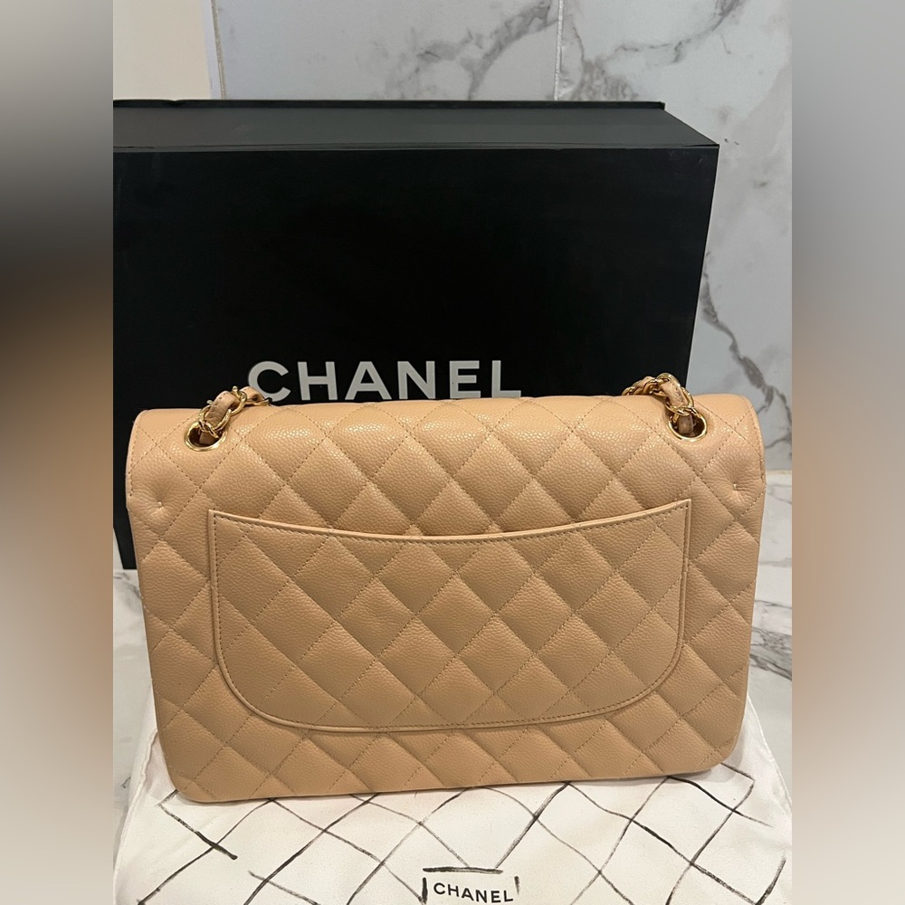 CHANEL Jumbo Beige Quilted Shoulder Bag - Picture 9 of 16